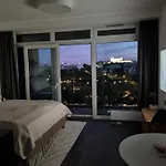 Sleep With The View *